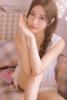 女孩子每天都塞着玩具睡觉